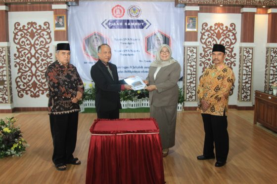 Serah Terima Kepemimpinan: SMA Negeri 1 dan SMA Negeri 2 Purwokerto Bertukar Amanah untuk Kemajuan Bersama